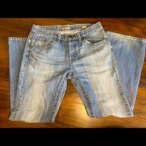Mek blue jeans, sandblasted, Distressed.